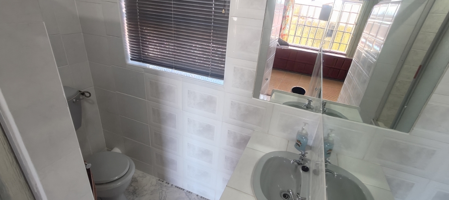 4 Bedroom Property for Sale in Newton Park Eastern Cape